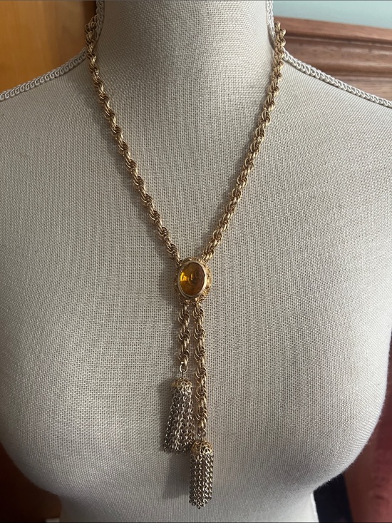 Jewelry - Vintage Gold Chain & Tassel Adjustable Necklace